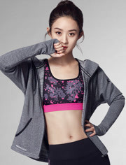 周冬雨赵丽颖运动装比拼