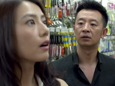 苏青怀孕了,段西风乐不可支,央求大姨薛素梅照看,薛素梅满口答应.