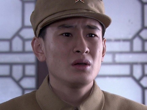 原来,在自来水厂枪战时,我方俘虏了一名敌特,敌特曾经说出了"吴其人"